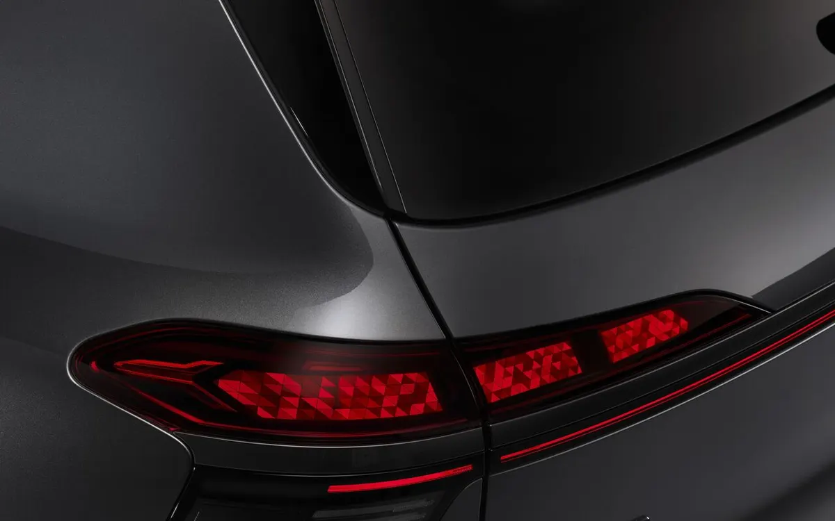 Audi Q9 дебютує з вигнутими цифровими OLED-ліхтарями — Audi називає їх першими у світі
