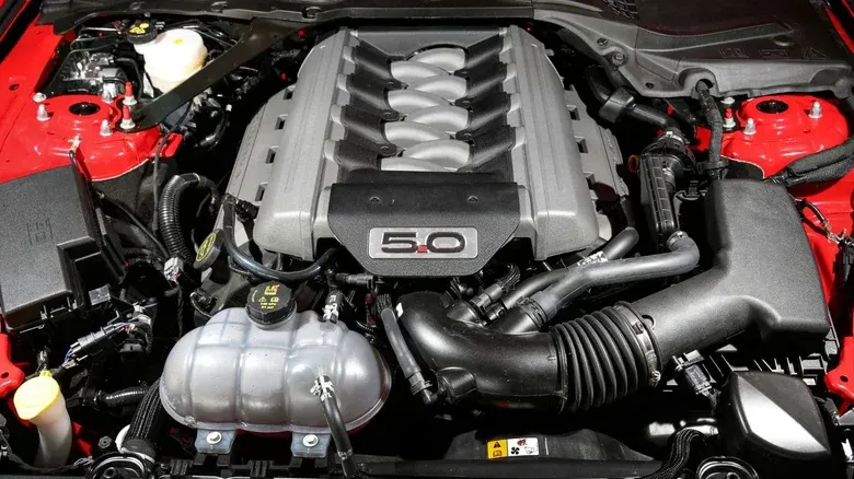 Бензиновий V8 5.0 Coyote