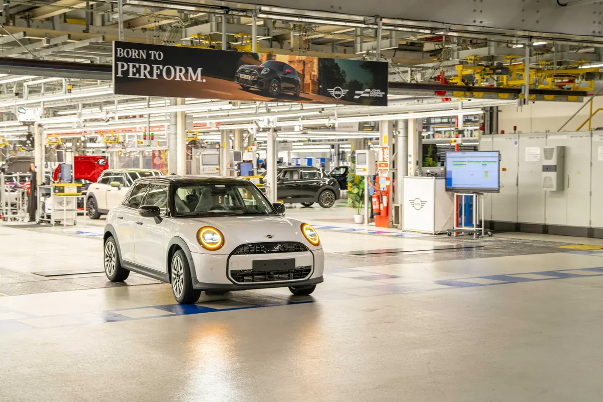 BMW Group заявила про мільйон автоматизованих переміщень автомобілів на заводах