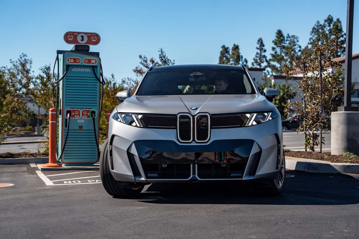 BMW iX5 продемонстрував до 460 кВт: публічний тест швидкого заряджання