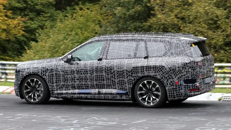 Прототип BMW iX7 на випробуваннях Nürburgring