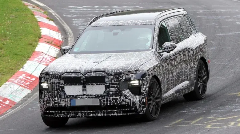 Оновлений BMW X7 M60 під час тестів на Nürburgring
