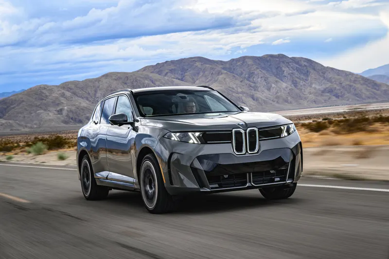 BMW iX5 на ходу