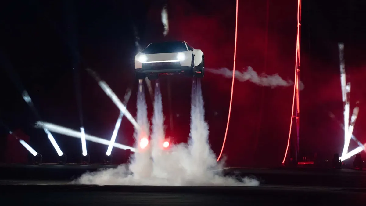 Elon Musk: Tesla Roadster буде «розумним» і виконуватиме трюки самостійно