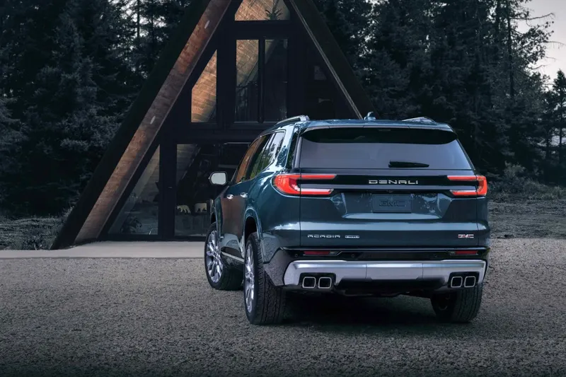 GM інвестує в завод у Lansing для гібридних Traverse, Enclave і Acadia