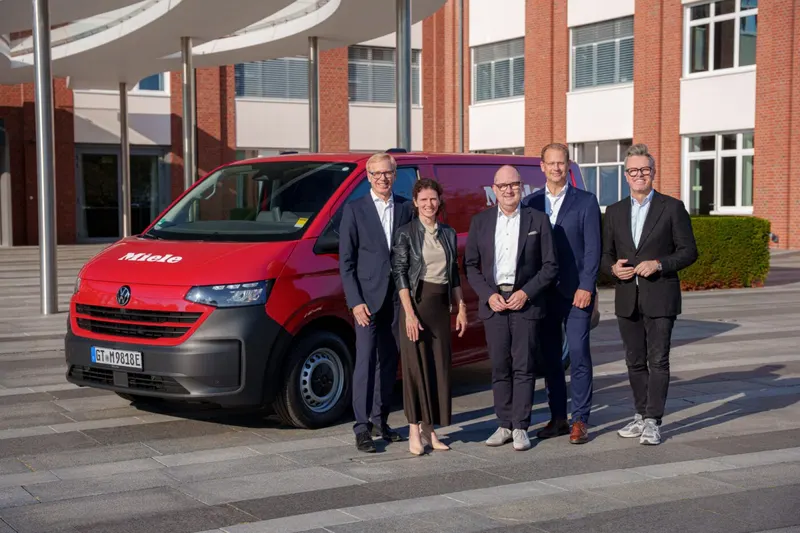 Представники VWN і Miele на офіційній передачі