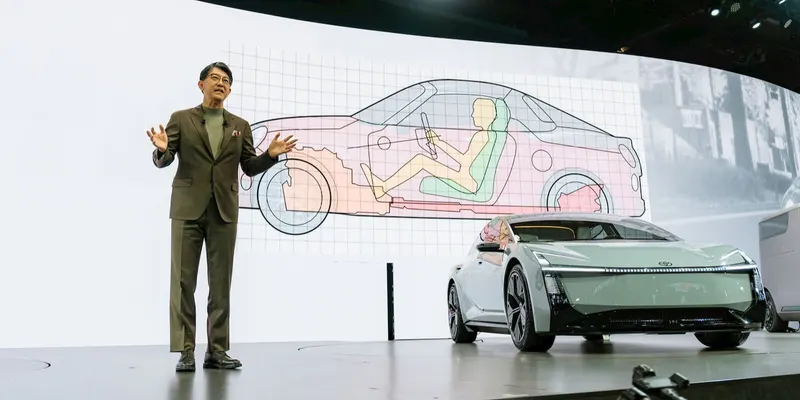 Koji Sato представляє Corolla Concept