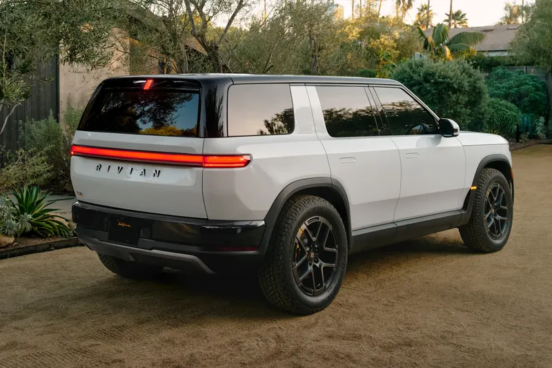 Rivian R2, модель 2027 року