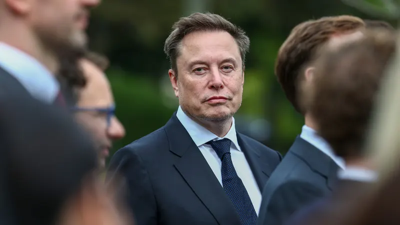 Tesla і SpaceX створили комітети для обговорення можливого злиття