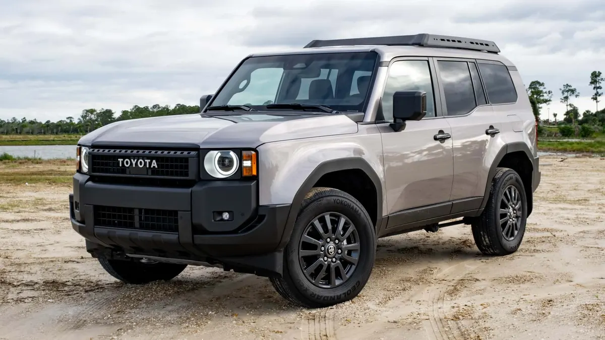 Toyota відкликає 105 тис. Land Cruiser Hybrid 2024–2026 через ризик пожежі