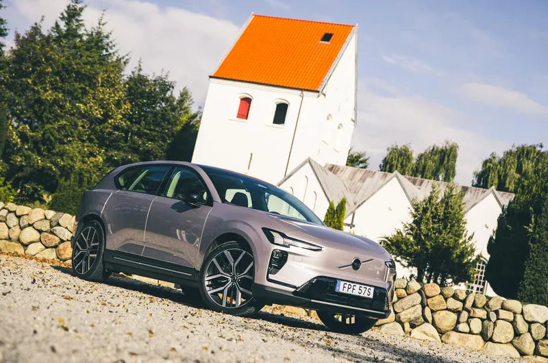 Volvo EX60: понад 50 тис. замовлень у Європі, але запуск виробництва буксує