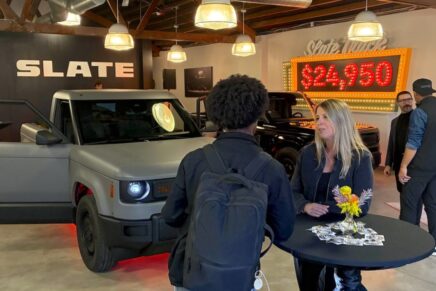Slate Auto відкрила перший центр тест-драйвів у Чикаго
