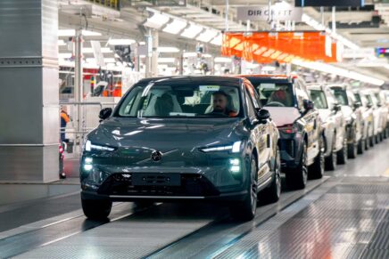 Volvo EX60 затримується: виробничі труднощі й дефіцит у США до 2027 року